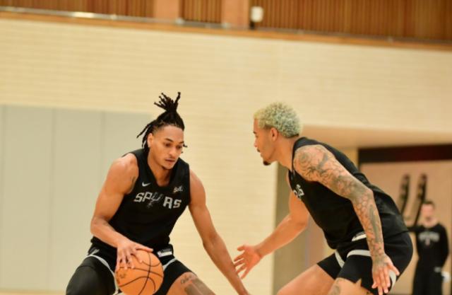 九游体育官方网站-文班亚马绝配！马刺二当家三分精准 1.46亿没白花