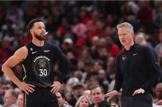 九游体育官方网站-库里左腿受伤归期未定 勇士卫冕赛季风雨飘摇