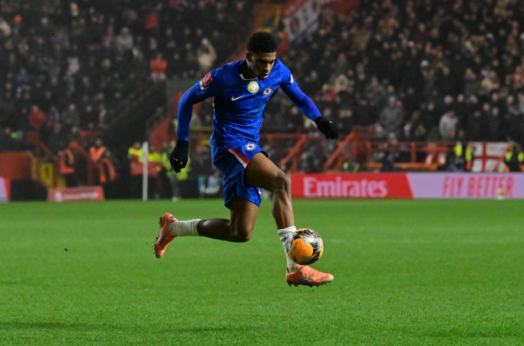 英媒：阿昌庞想在蓝军寻求更多出场机会很难，租借或许是最佳选择